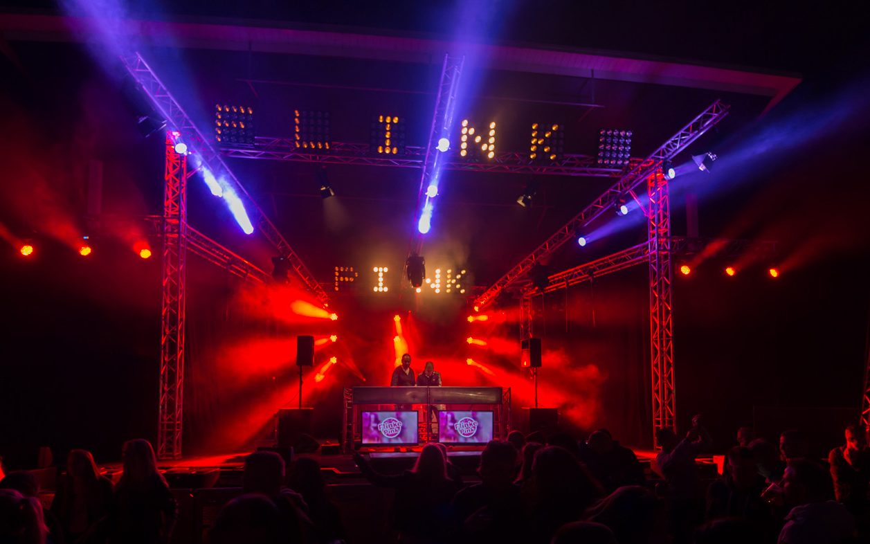SoundLink: verhuur van Licht, Geluid, Video & Rigging | Flinke Pink festival Leek